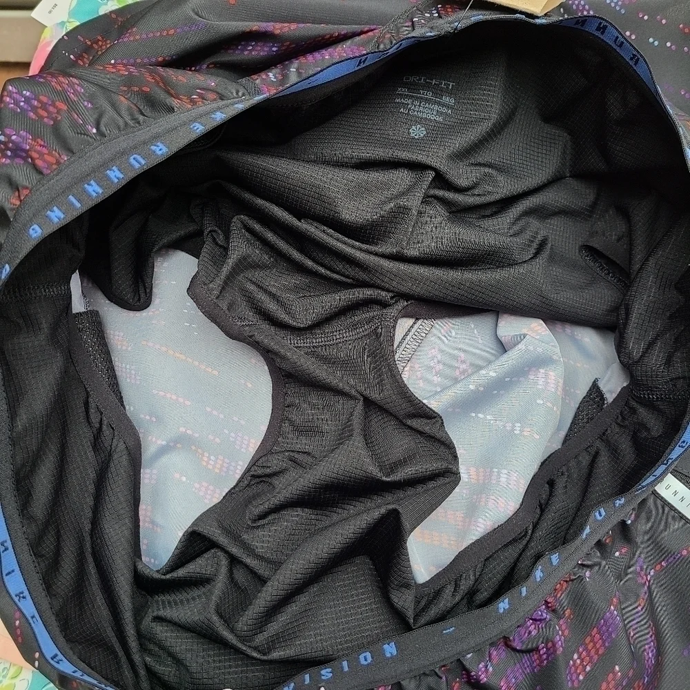 NWT Nike Run Division Stride 5